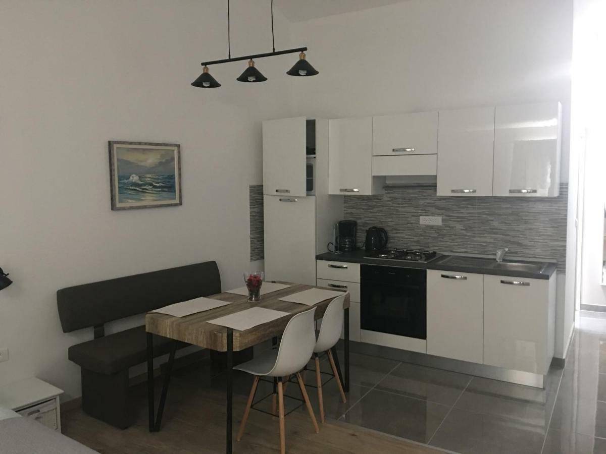 Studio Apartman Dado Apartment Bale Exterior photo