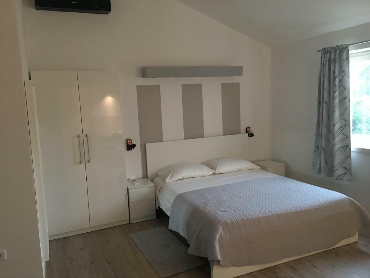 Studio Apartman Dado Apartment Bale Exterior photo