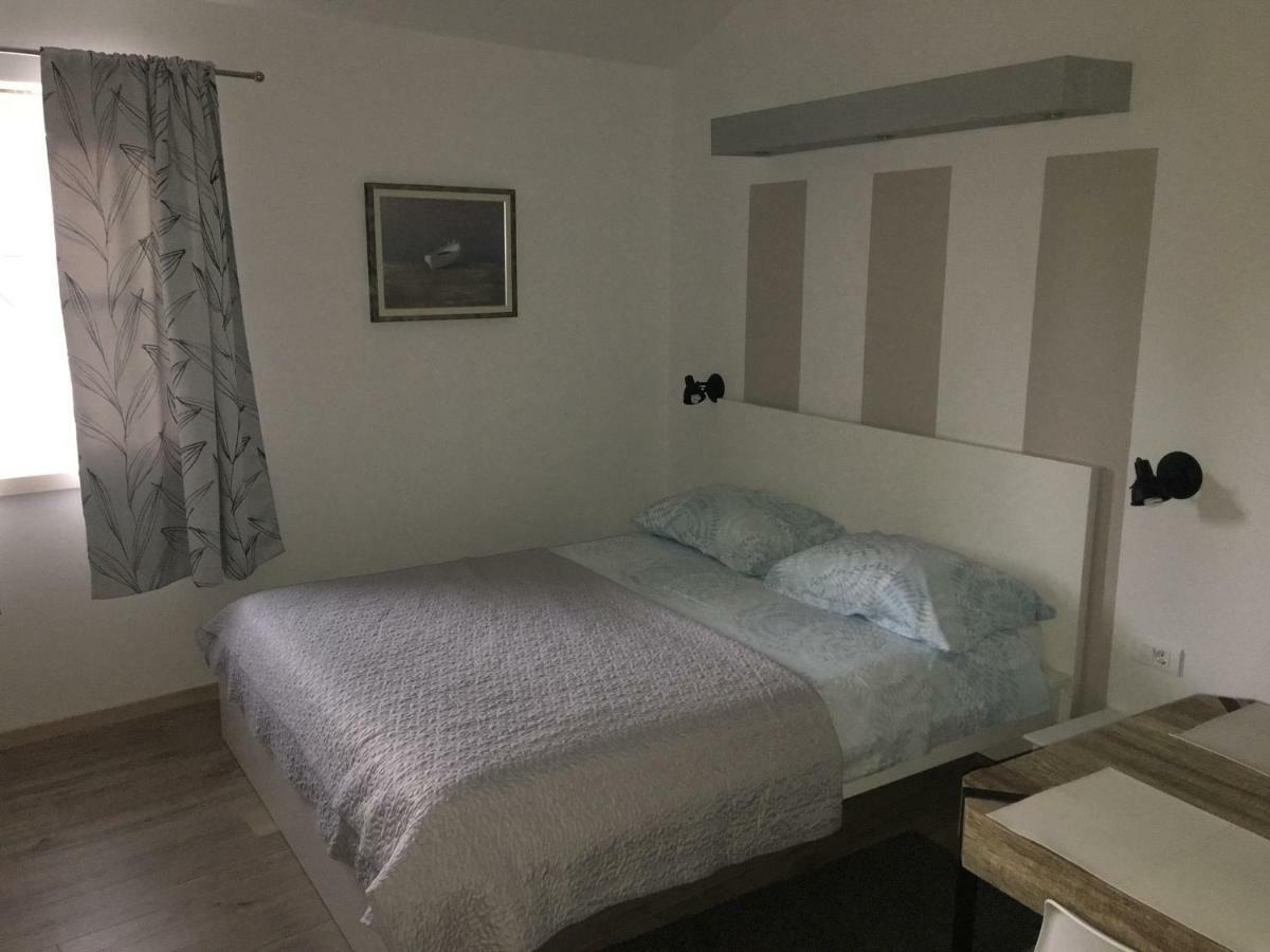 Studio Apartman Dado Apartment Bale Exterior photo